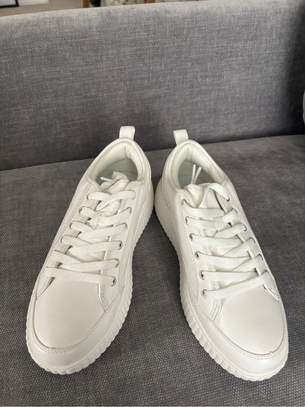 Dream Pairs White Low-Top Platform Sneakers